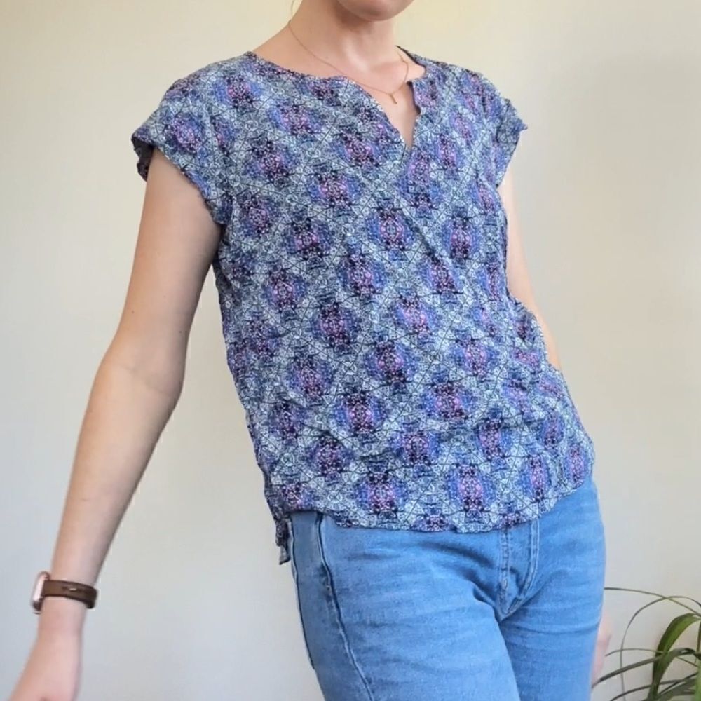 Kenar Womens Purple and Blue Tone Patterned Lightweight V-Neck M - Picture 3 of 11